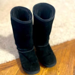 UGG Classic Tall Boot. Gently Used. Size 8.
